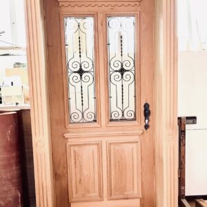 Helle Holztür, Innenraum