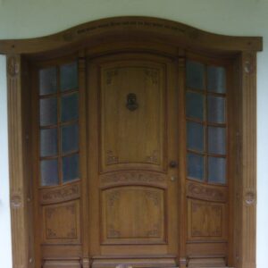 Eingangstüre aus Holz / Trier