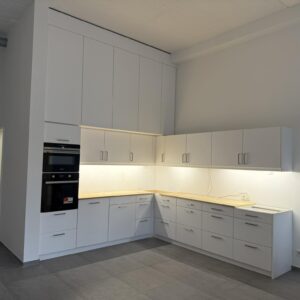 Küchenzeile aus Holz / Eifel